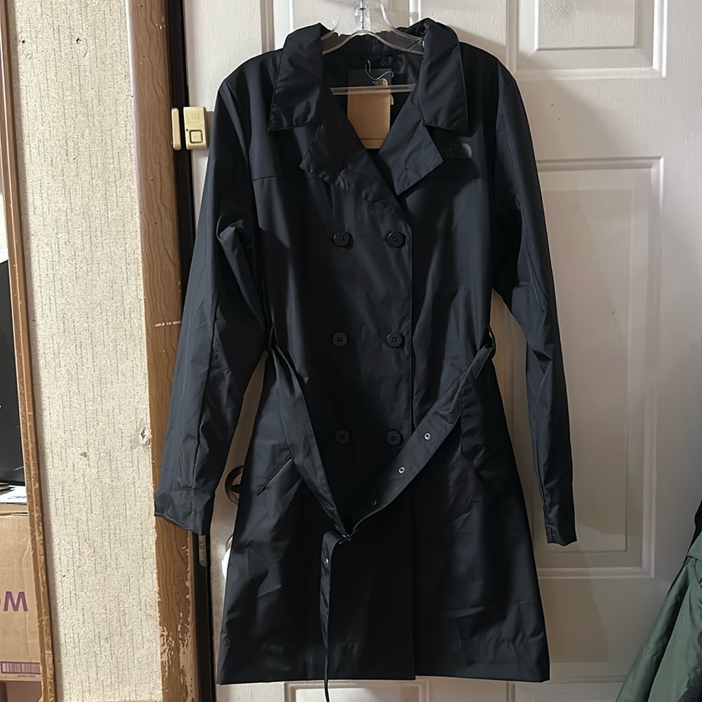 The North Face City Rain Trench Coat: BLACK: NEW WITH TAGS: SIZE LARGE